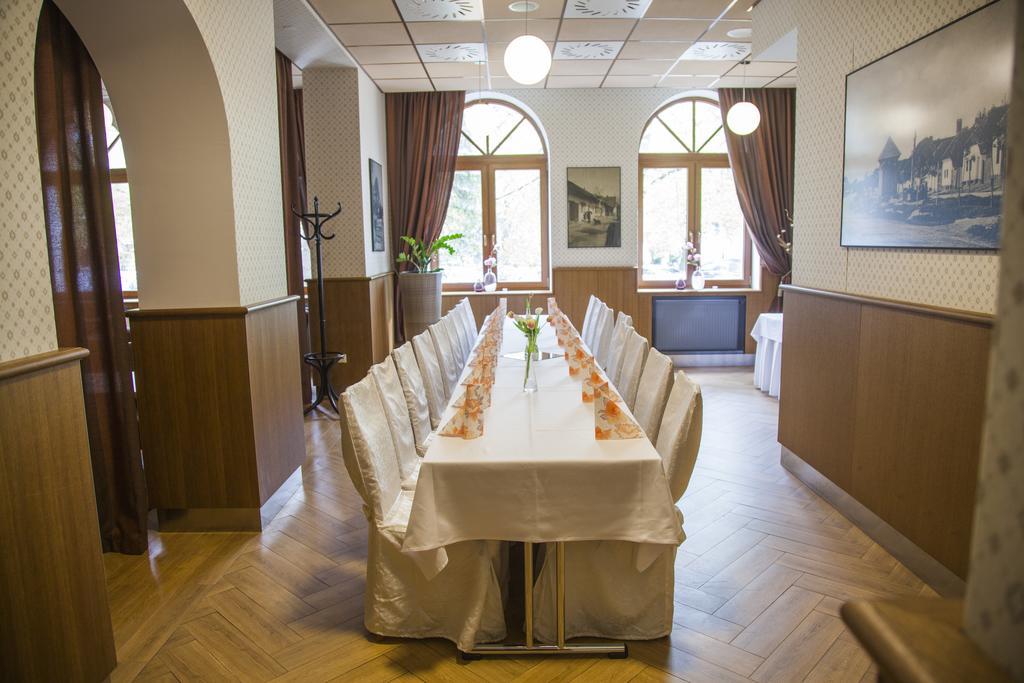 Hotel Eminent Zlaté Moravce Eksteriør billede